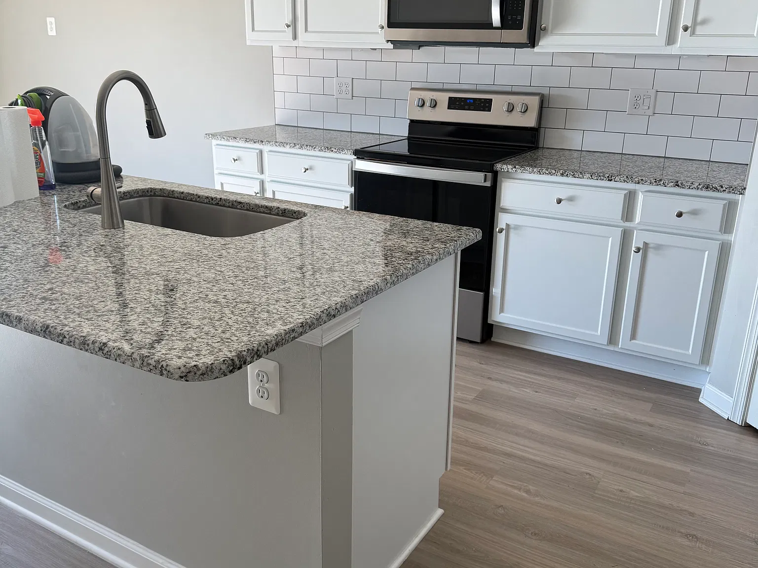3 bed, 2.5 bath, 1600 sqft, $2,000 — Photo 1