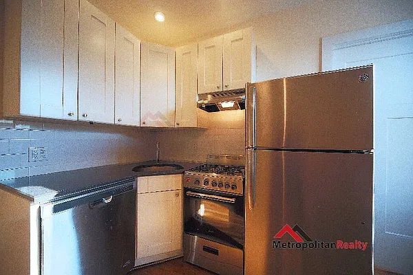 Rented by Metropolitan Realty | media 27