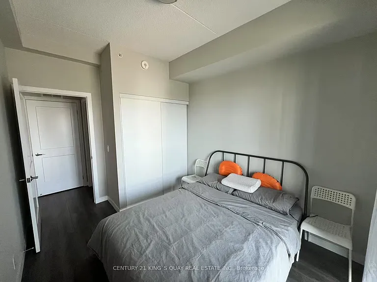15 Queen St S #608 — Photo 6