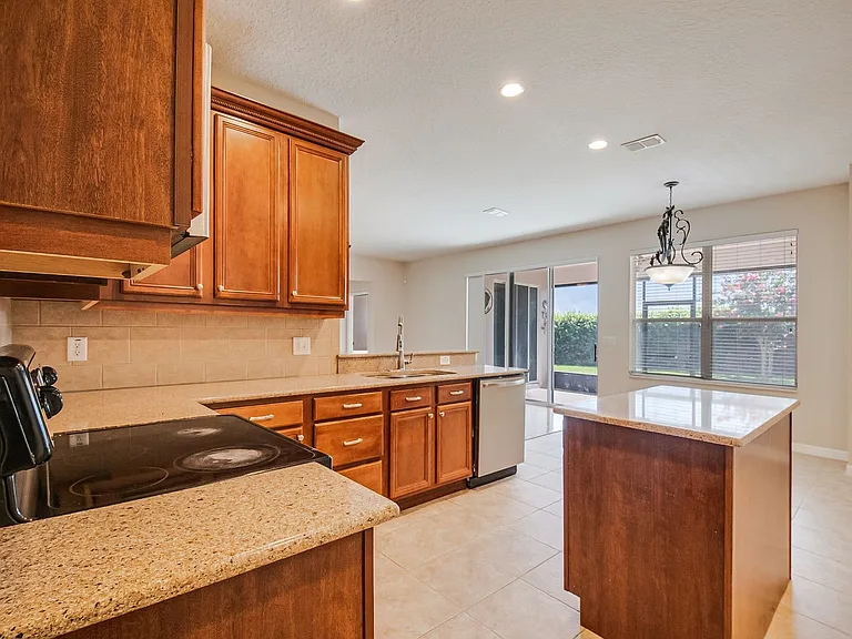 1904 Candlenut Cir — Photo 50