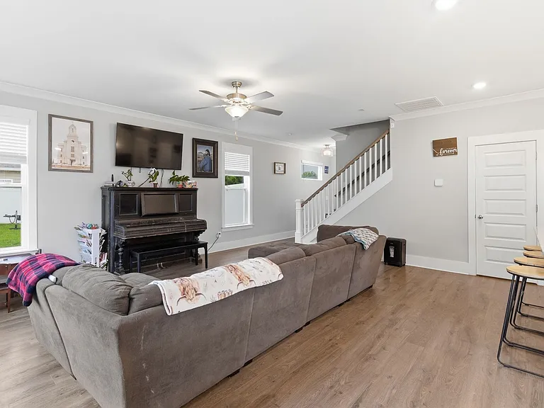8649 Lawson Dr — Photo 13