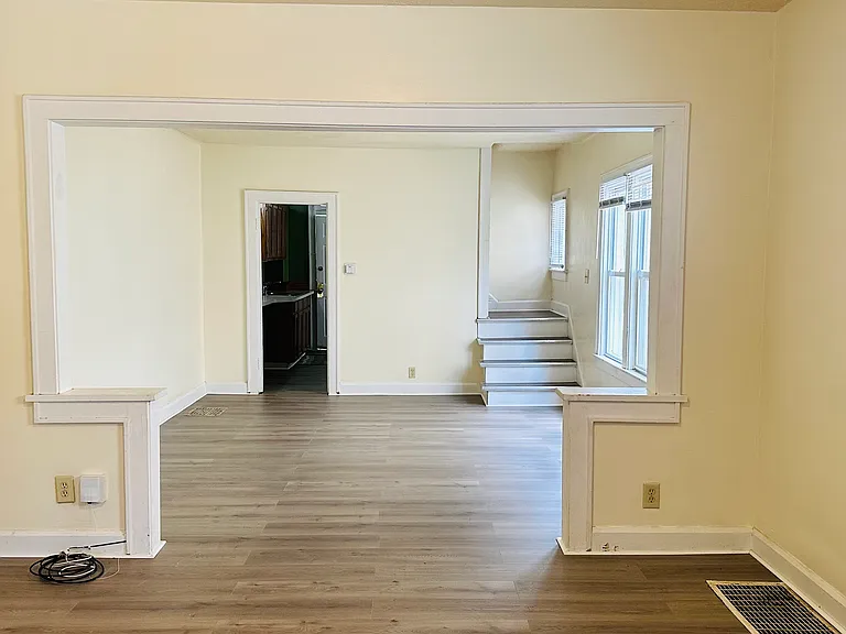 494 E Maynard Ave — Photo 5
