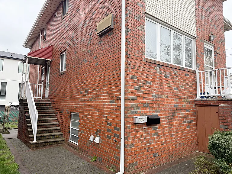 1622 John St #2 — Photo 8