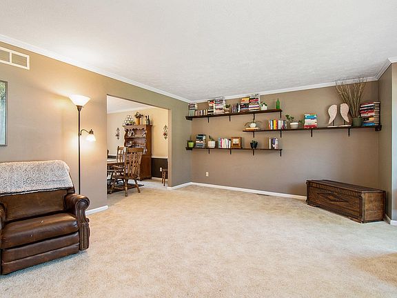 5th image of 22834 Bainbridge Dr