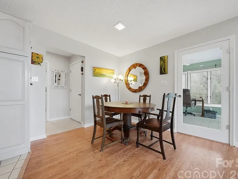 160 Reese Loop — Photo 9