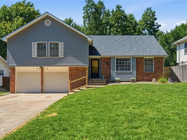 9009 W 82nd Pl, Overland Park, KS 66204