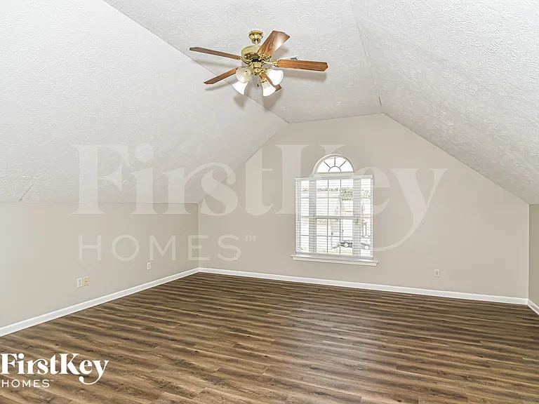 5048 Singing Hills Dr — Photo 14