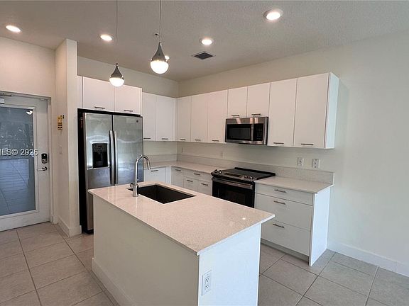 4th image of 8001 NW 41st St #308
