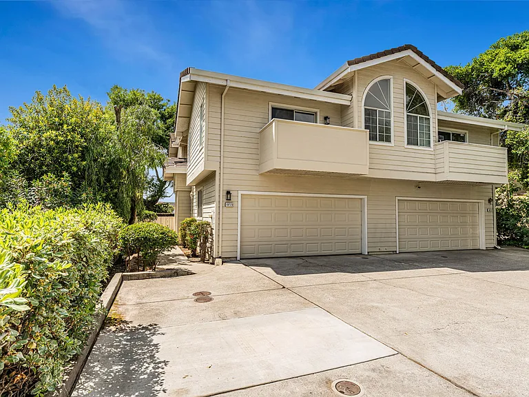 19723 Redwood Rd — Photo 1