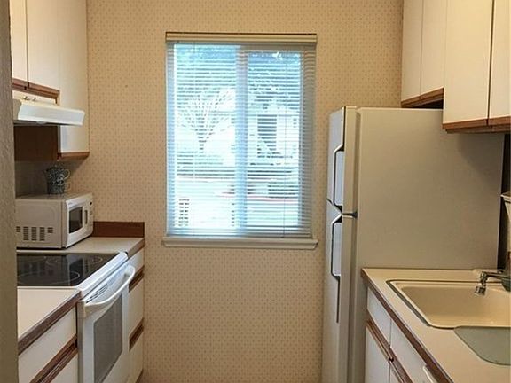 4th image of 12450 NE 130th Ct APT F201