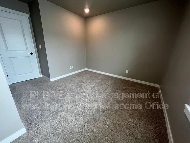 910 Burwood St SE — Photo 27
