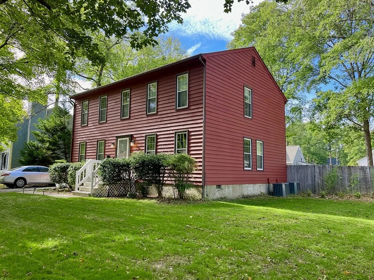 4 bed, 1916 sqft, $2,900 — Photo 1