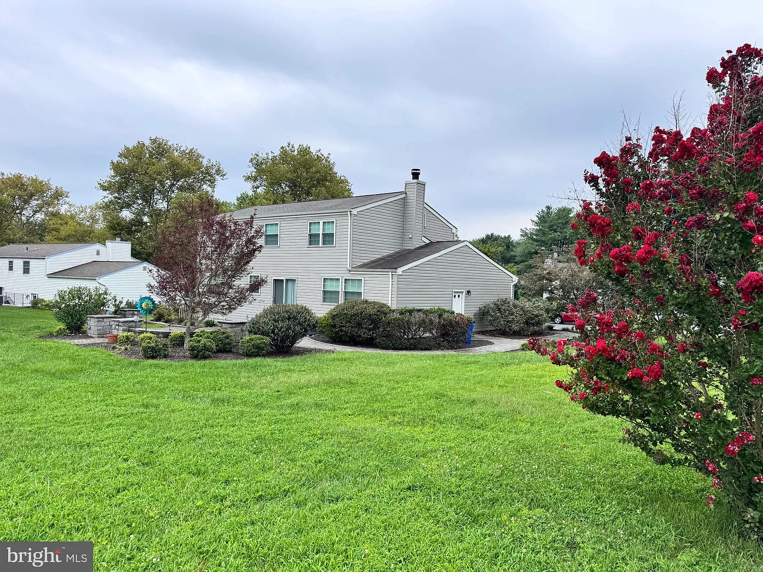 4 bed, 2.5 bath, 1928 sqft, $3,985 — Photo 3