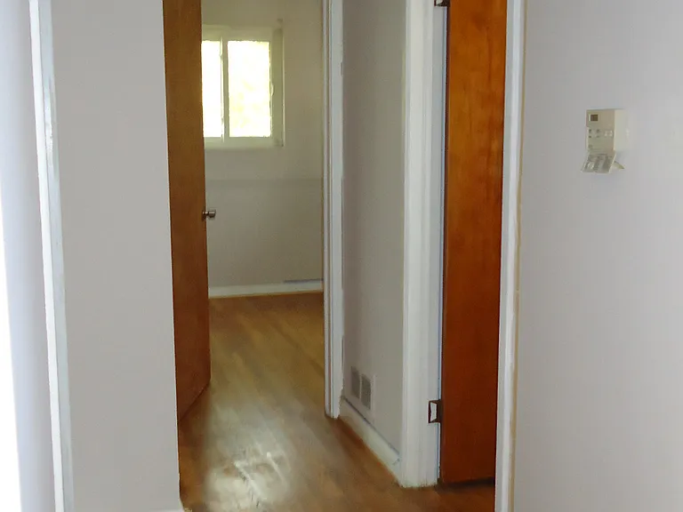 1400 Thornden Rd — Photo 4