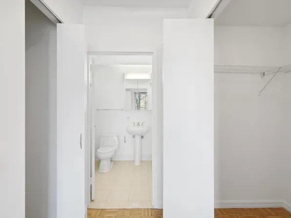 888 Main Street image 3 of 14