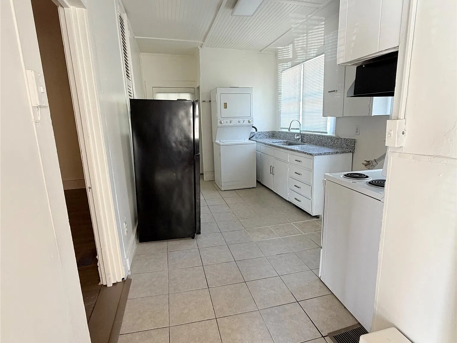1 bed, 1.0 bath, 900 sqft, $895 — Photo 4