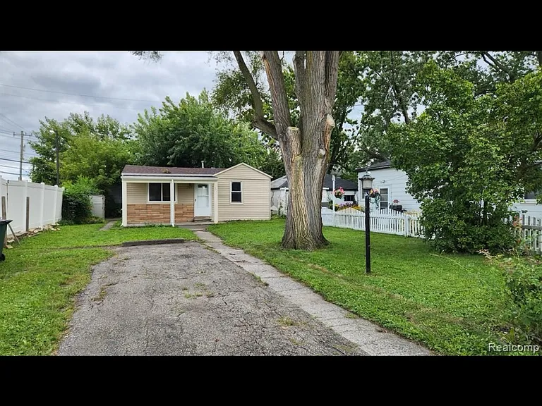 37 W Shevlin Ave — Photo 1