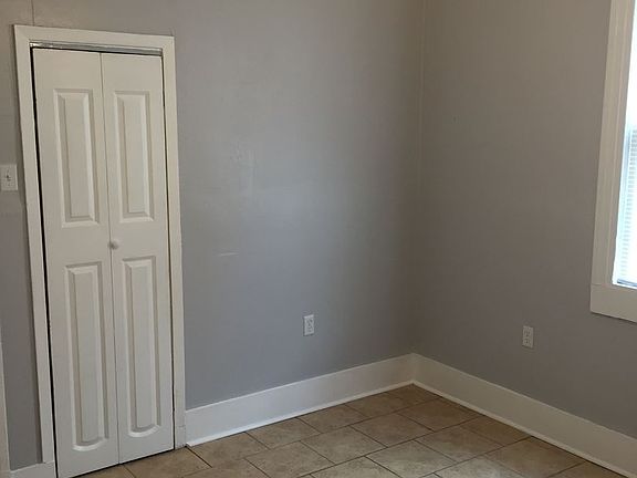 5th image of 2748 Gladiolus St