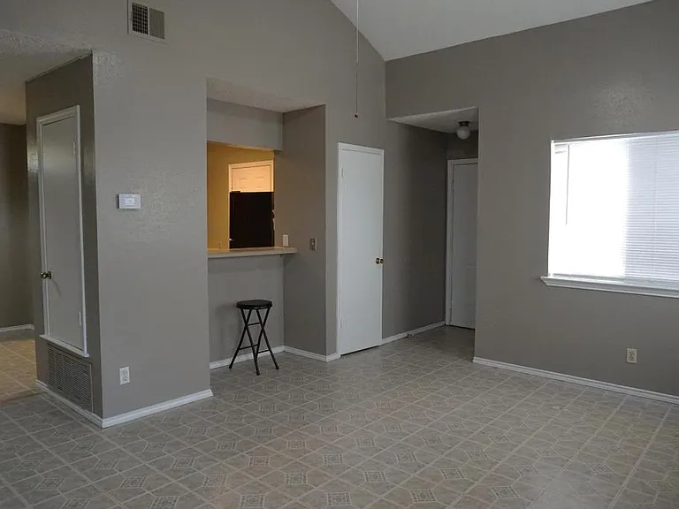 6320 Waddesdon Wood — Photo 4