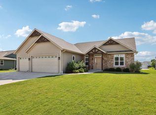 575 Mary Way, Slinger, WI 53086