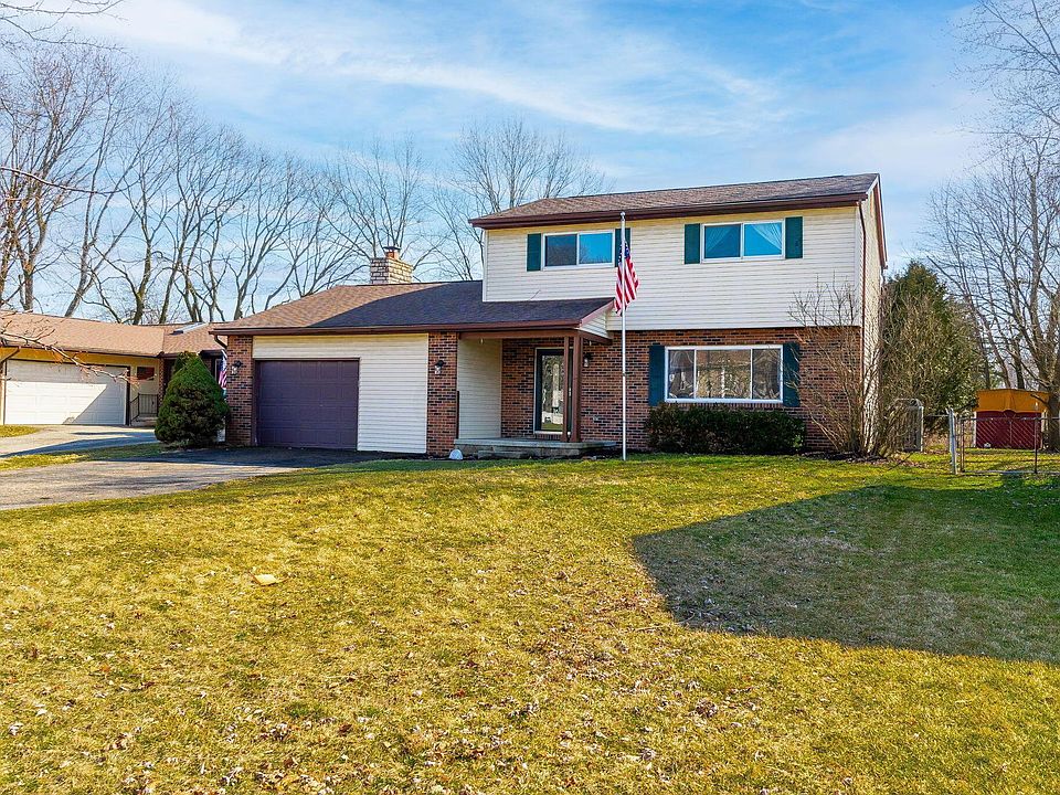 1st image of 875 Lantern Dr