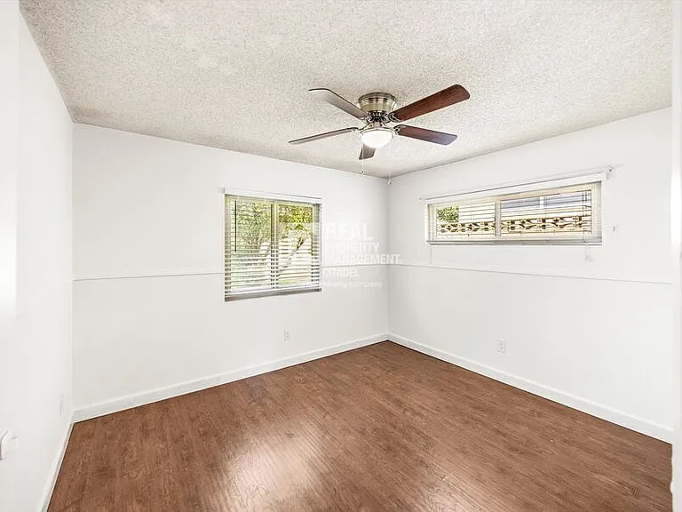 7970 Cambridge Ave — Photo 38