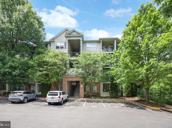 12108 Garden Grove Cir Unit 203, Fairfax, VA 22030