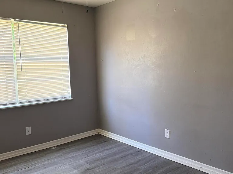 1110 Maria Dr — Photo 12