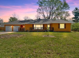 2016 SW James St, Topeka, KS 66604