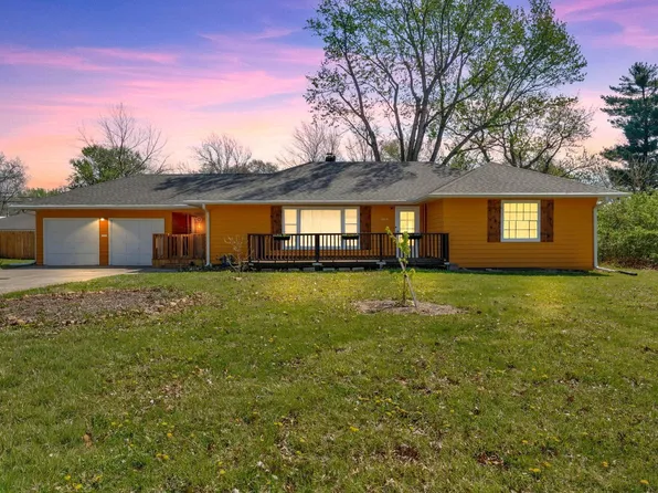 2016 SW James St, Topeka, KS 66604