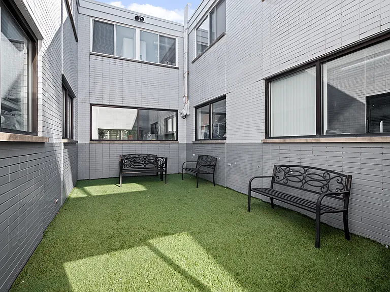 2945 W Peterson Ave #202 — Photo 14