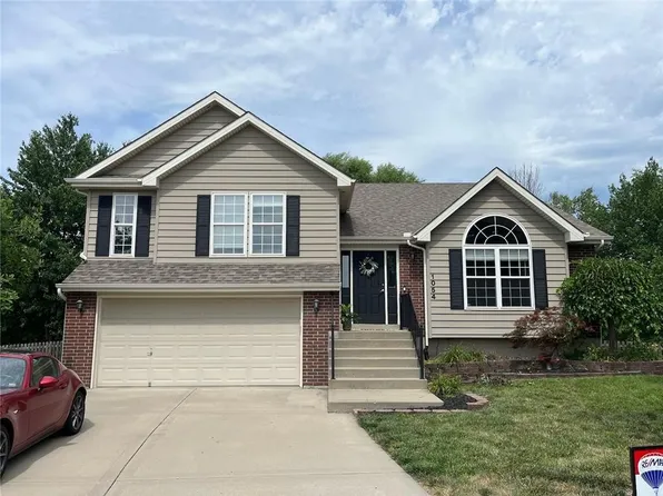 1054 Longfellow St, Liberty, MO 64068