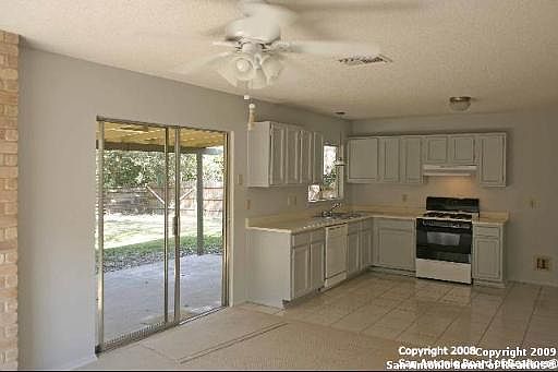 2nd image of 5915 Brambletree St