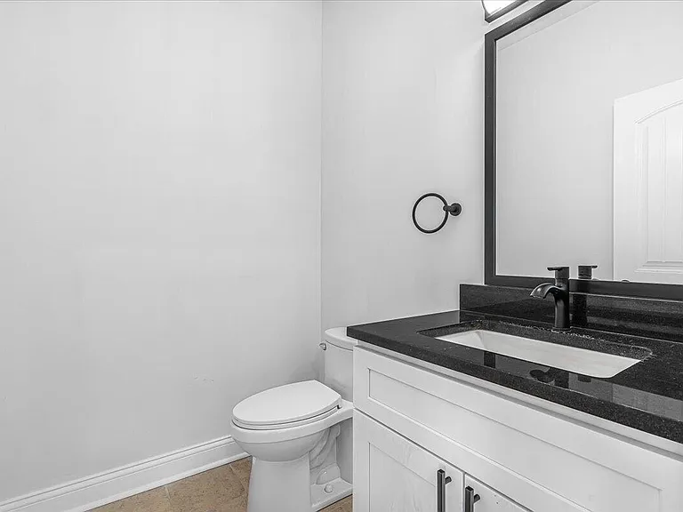 413 Weston Park — Photo 8