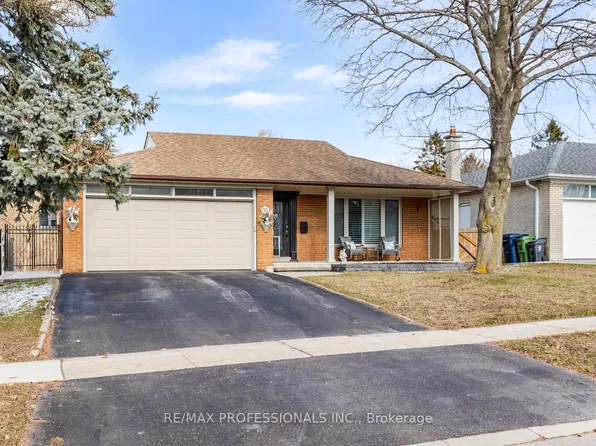 39 Norbert Cres, Toronto, ON M9C 3J8