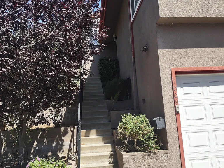 1009 N Avenue 67 — Photo 1