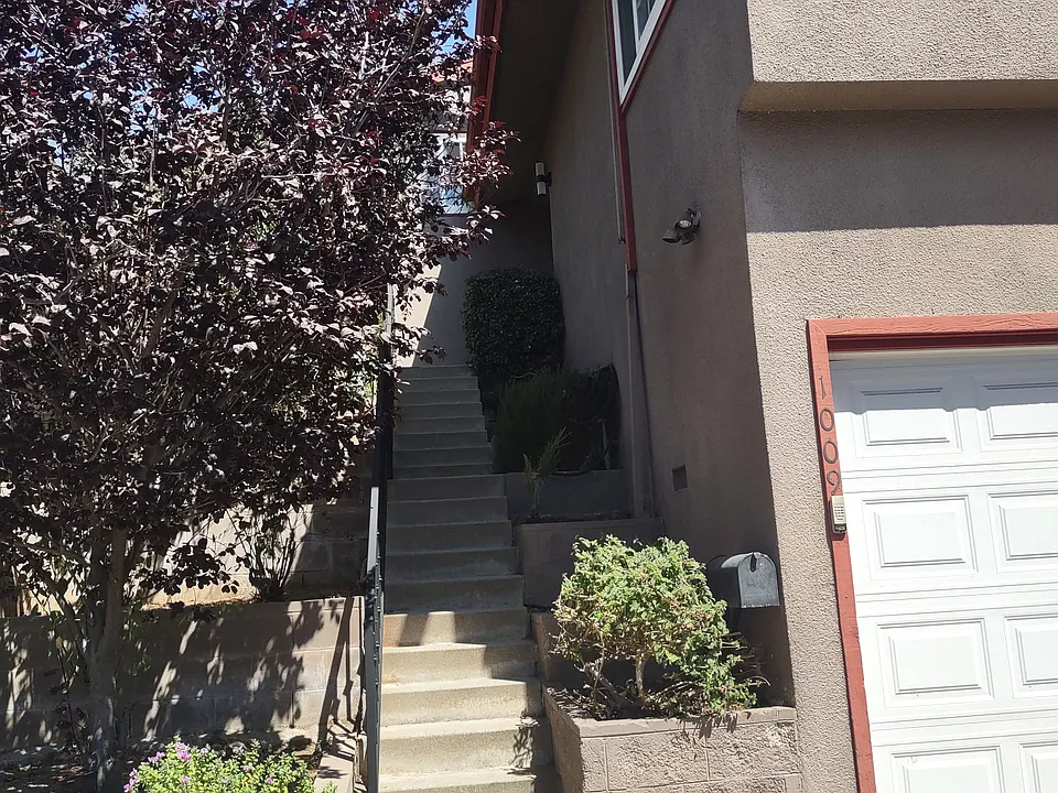 1009 N Avenue 67