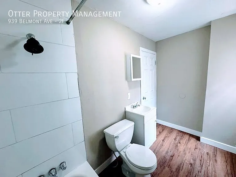 939 Belmont Ave #2F — Photo 7
