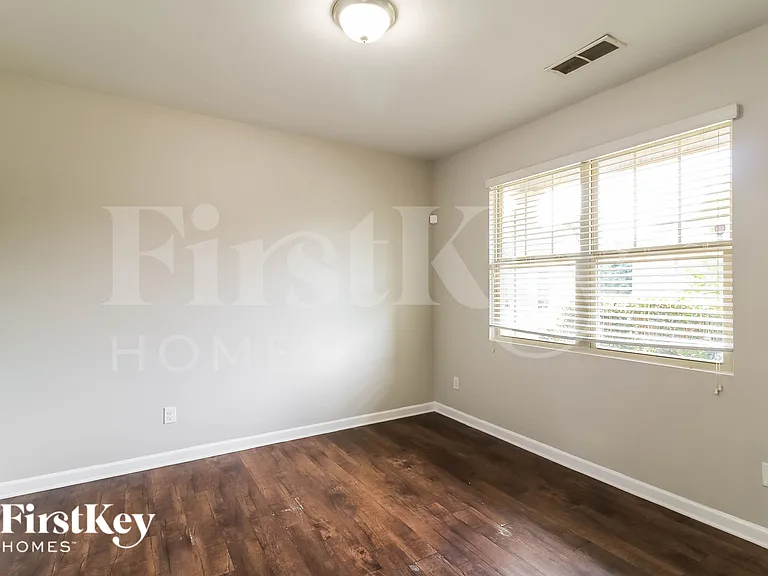 5519 Luther Ct — Photo 7