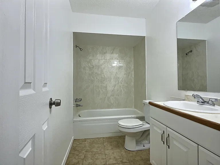 1543 E 66th Pl — Photo 5