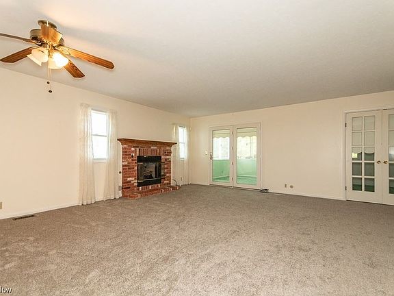 3rd image of 850 Hampton Cir #8
