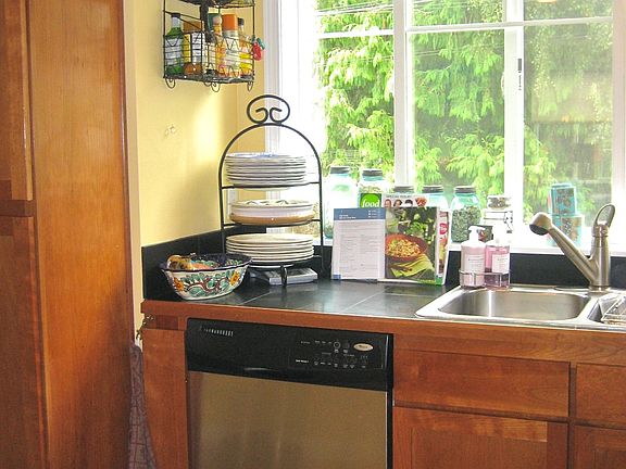 Stainless appliances, W/D included