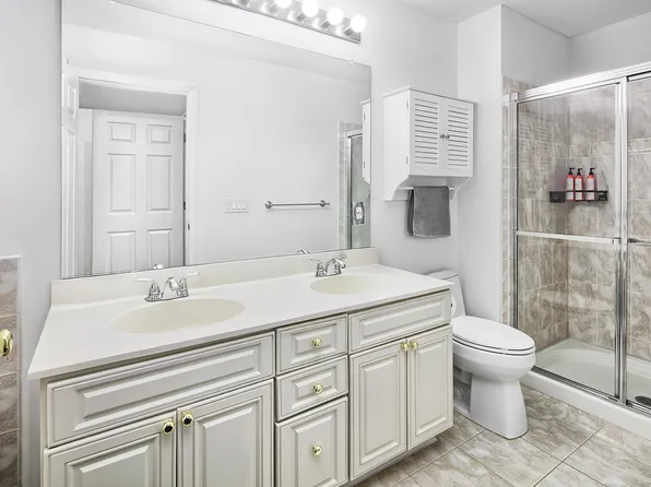 454 Albany Court image 10 of 29