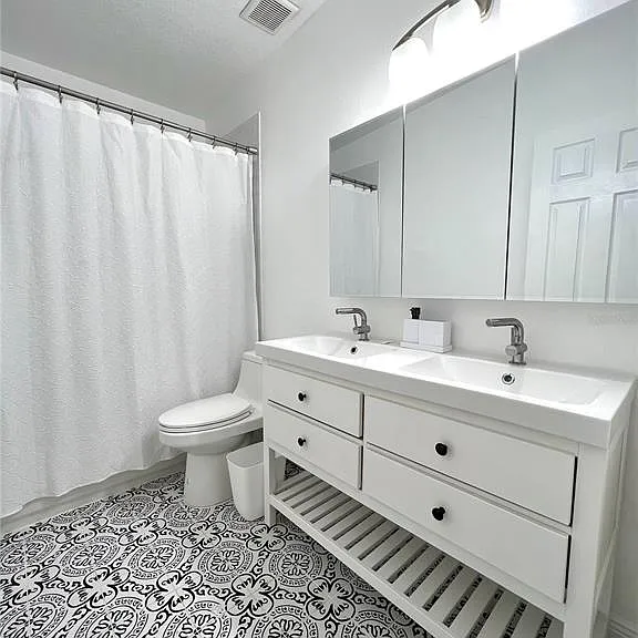 2173 Riviera Dr — Photo 14