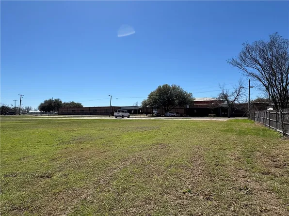 LOT 2B N 8th St, Lott, TX 76656