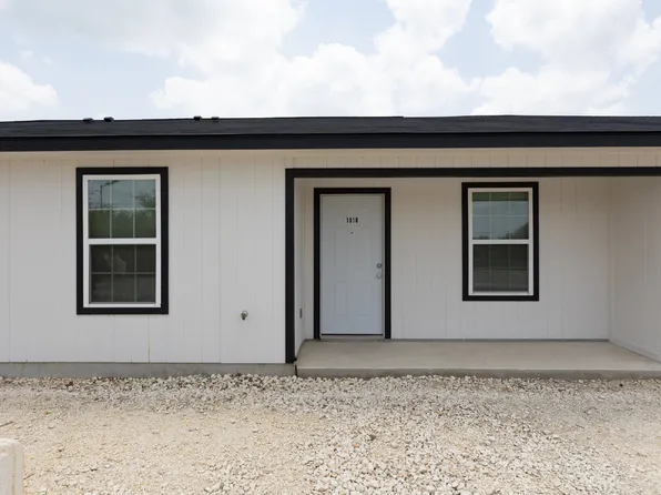 1010 County Road 4516, Castroville, TX 78009
