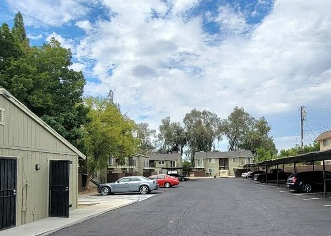 2 bed, 869 sqft, $1,250 — Photo 2