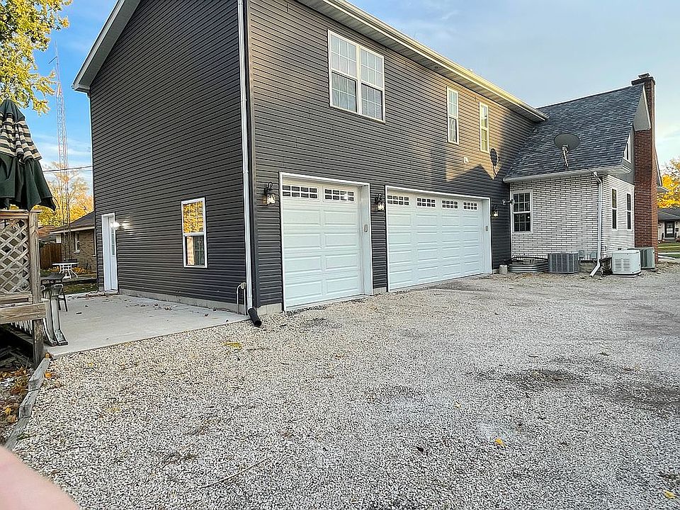 100 W 1st St, Coal City, IL 60416 Zillow