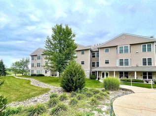 711 16th Ave #U102, Grinnell, IA 50112