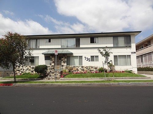 2nd image of 735 S Harvard Blvd APT 2